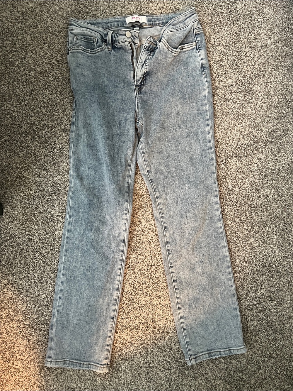 NWOT 💚MOCO  Straight-Leg Mid-Rise Light Blue Jeans NWOT